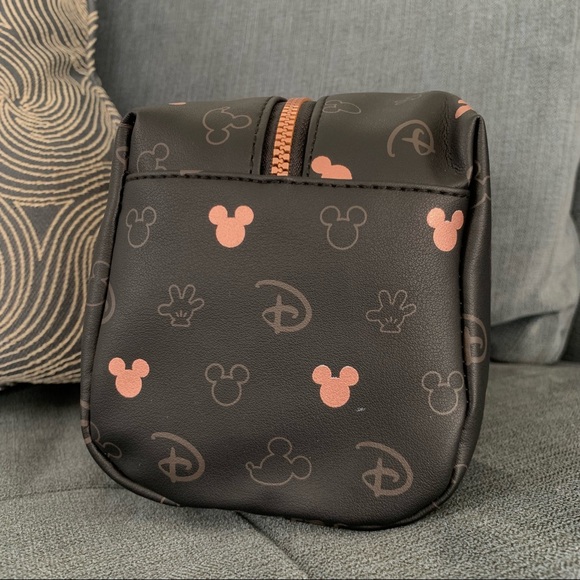 NEW ⭐️ Disney Rose Gold Emblem Vegan Leather Cosmetic Tote Makeup Bag - Picture 4 of 7